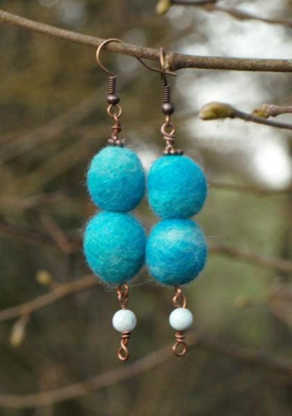 Boucles d'oreille en laine feutrée turquoise