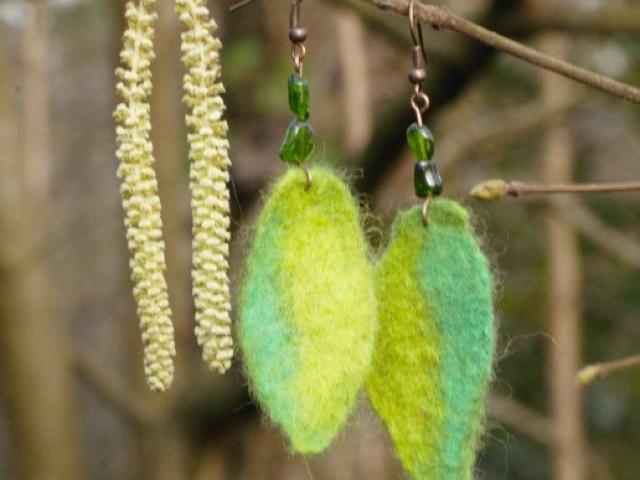 Boucles d'oreille en feutré coloré 