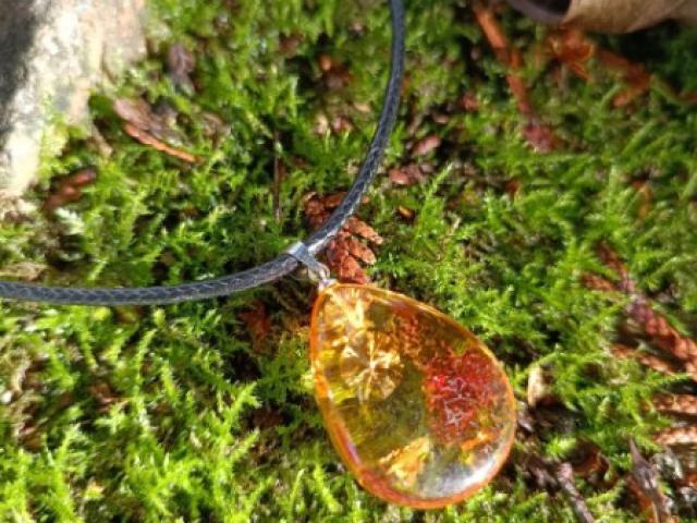 pendentif de pierre semi-précieuse
