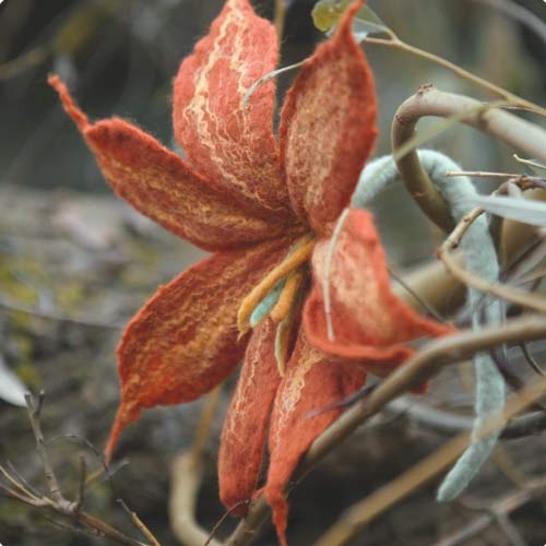 Une fleur en feutrine